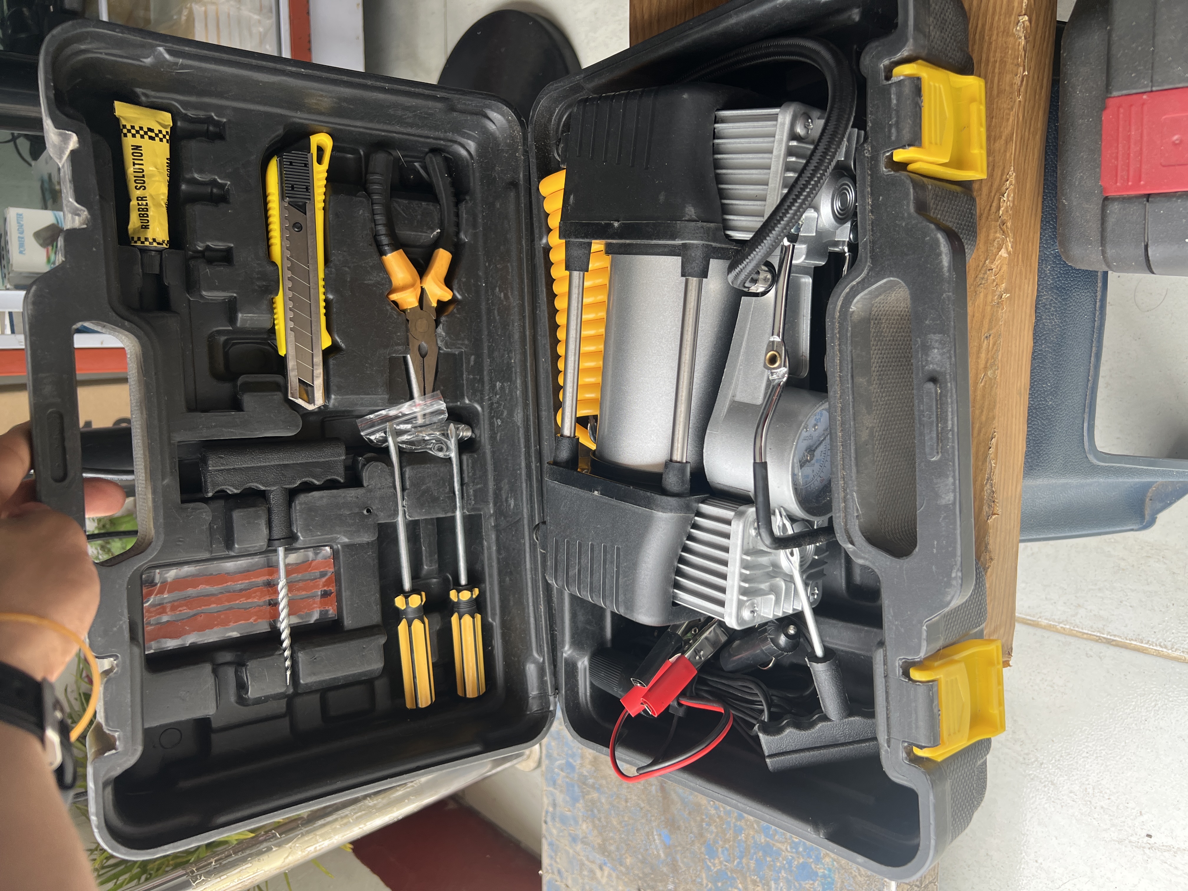 Compresor de paso + kit de herramientas básico