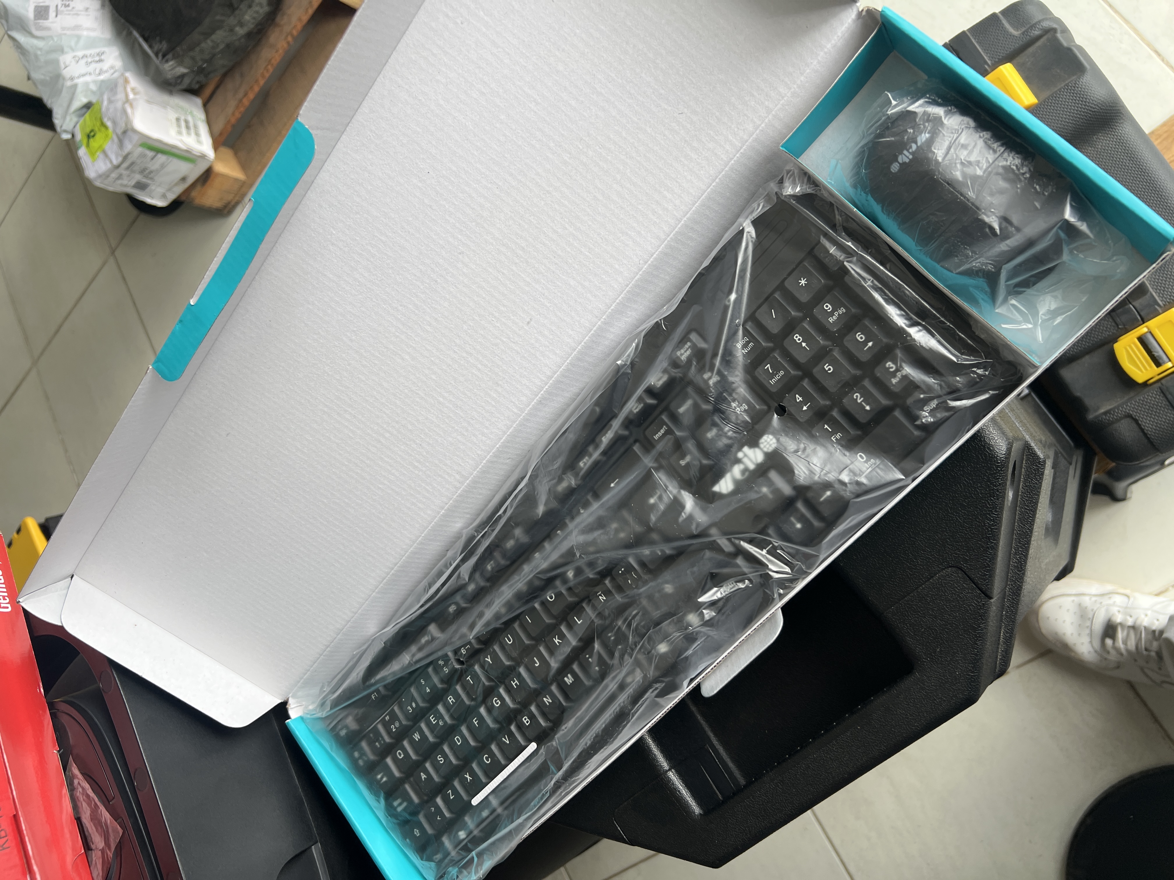 Combo teclado + mouse Bluetooth