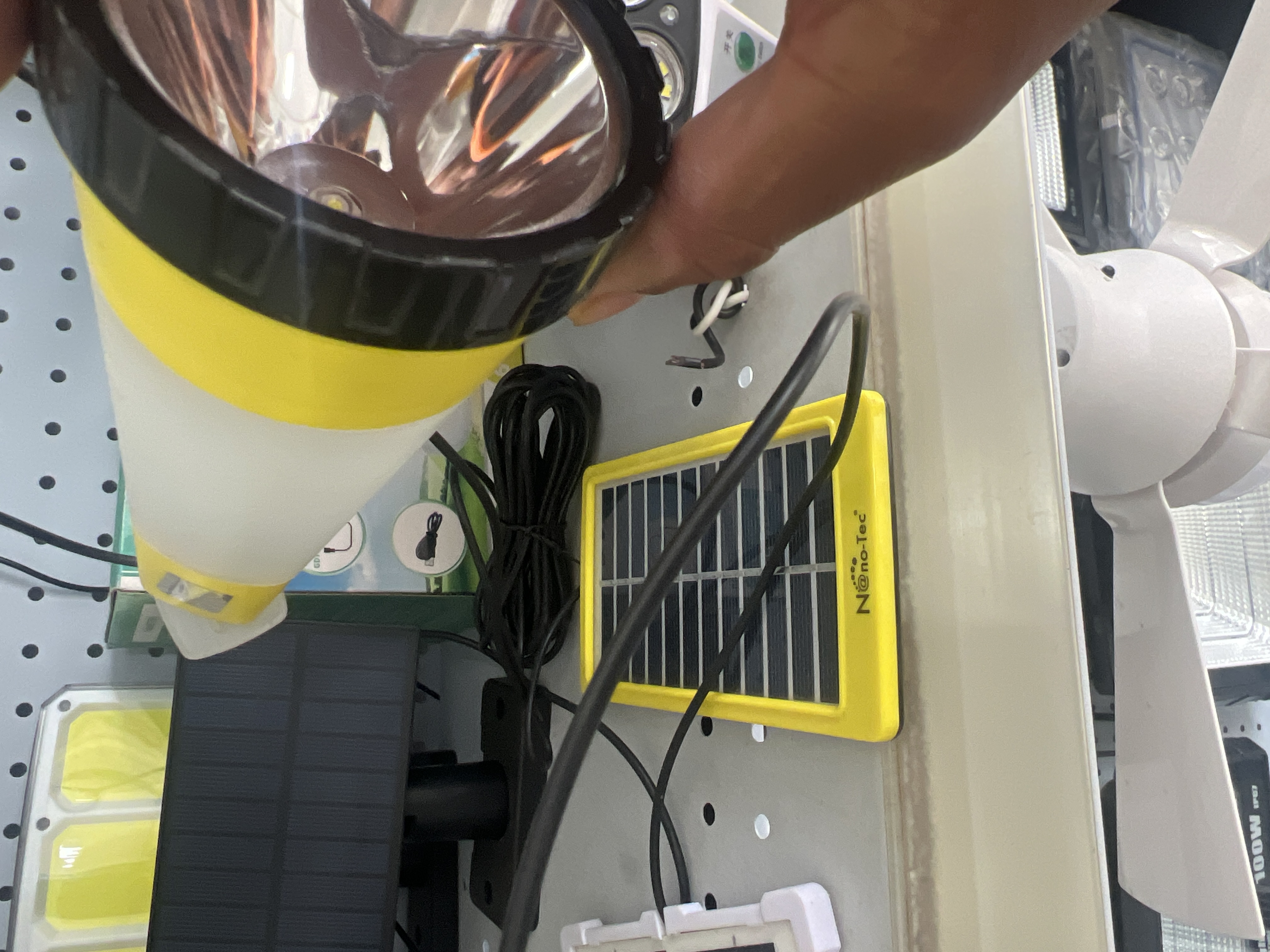 Linterna con panel solar