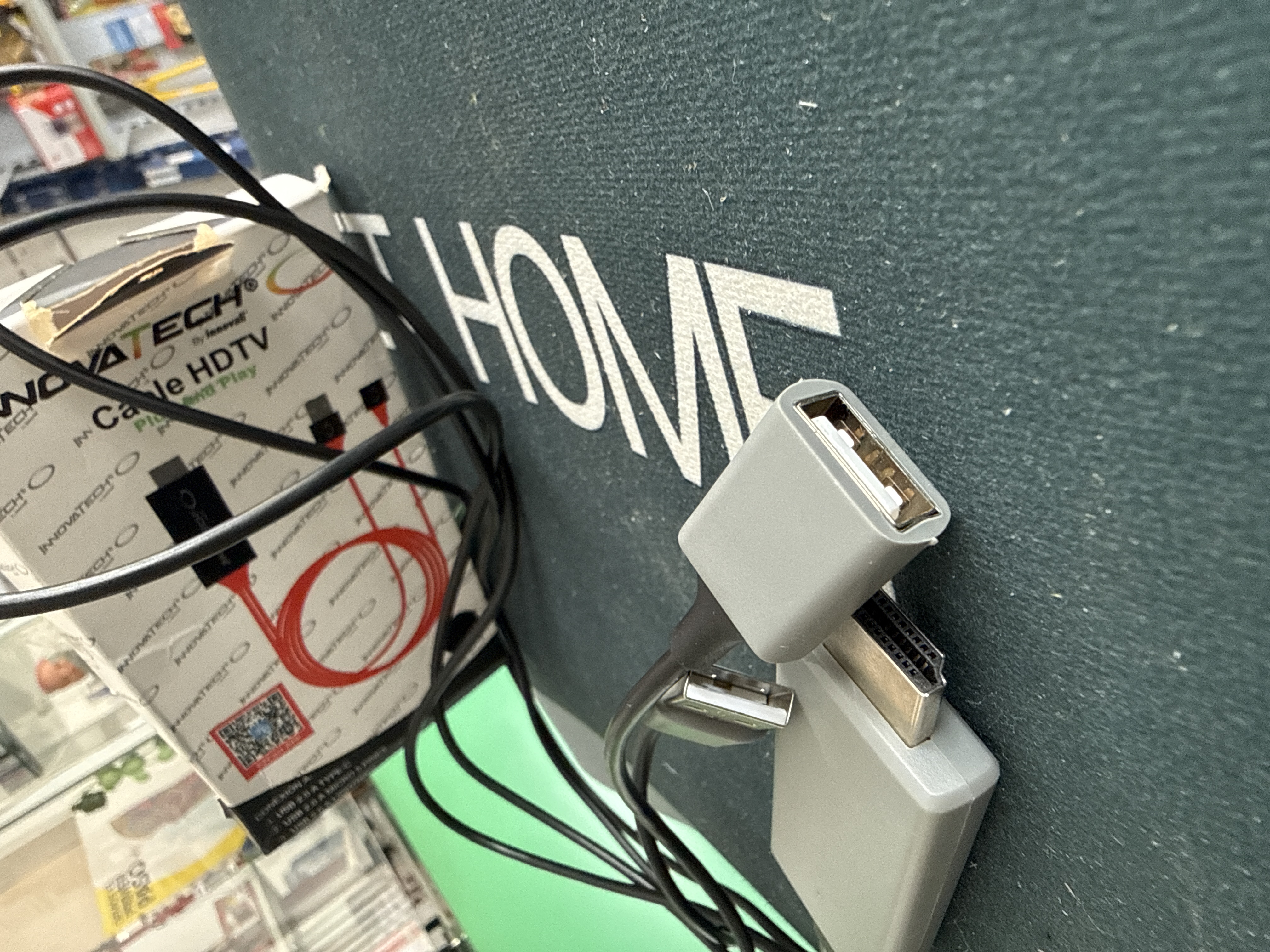 Cable HDMI + Conector USB + Conector USB 5 Pines