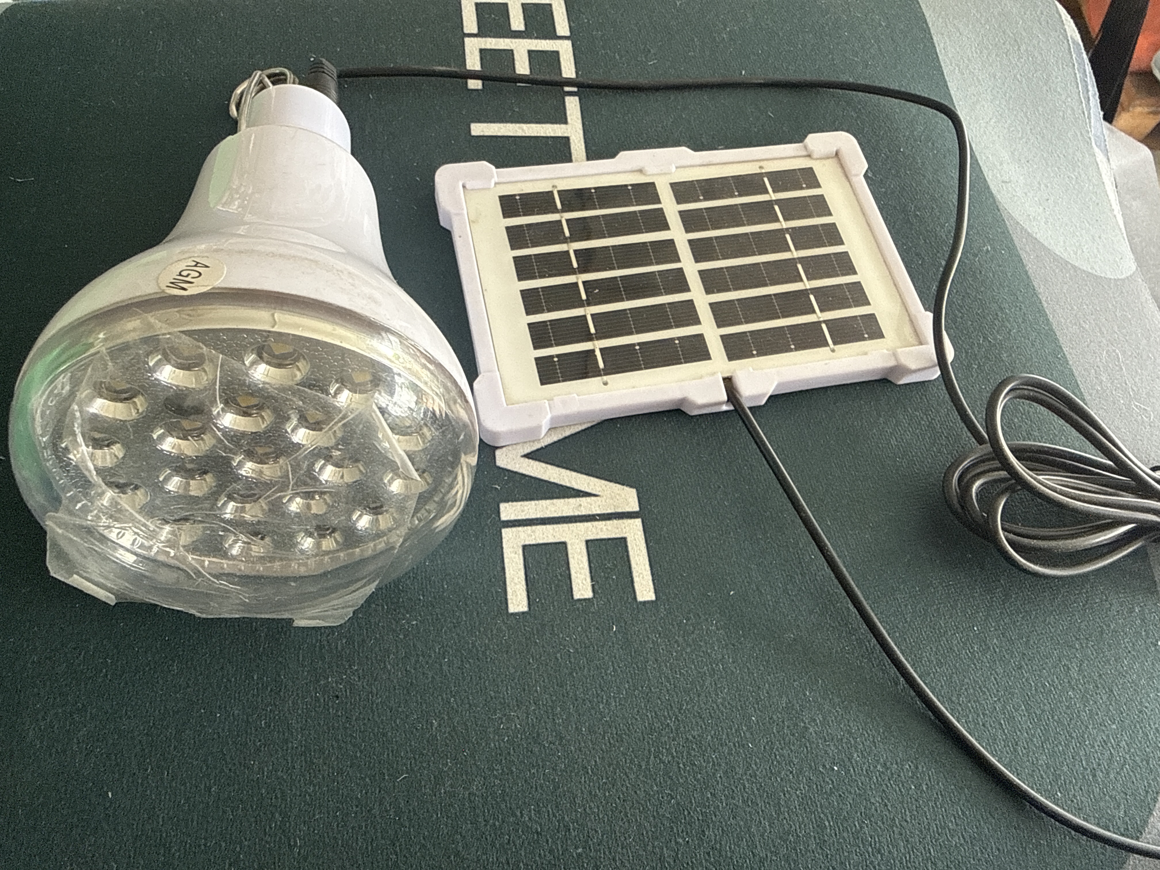 Bombilla Portable con panel solar