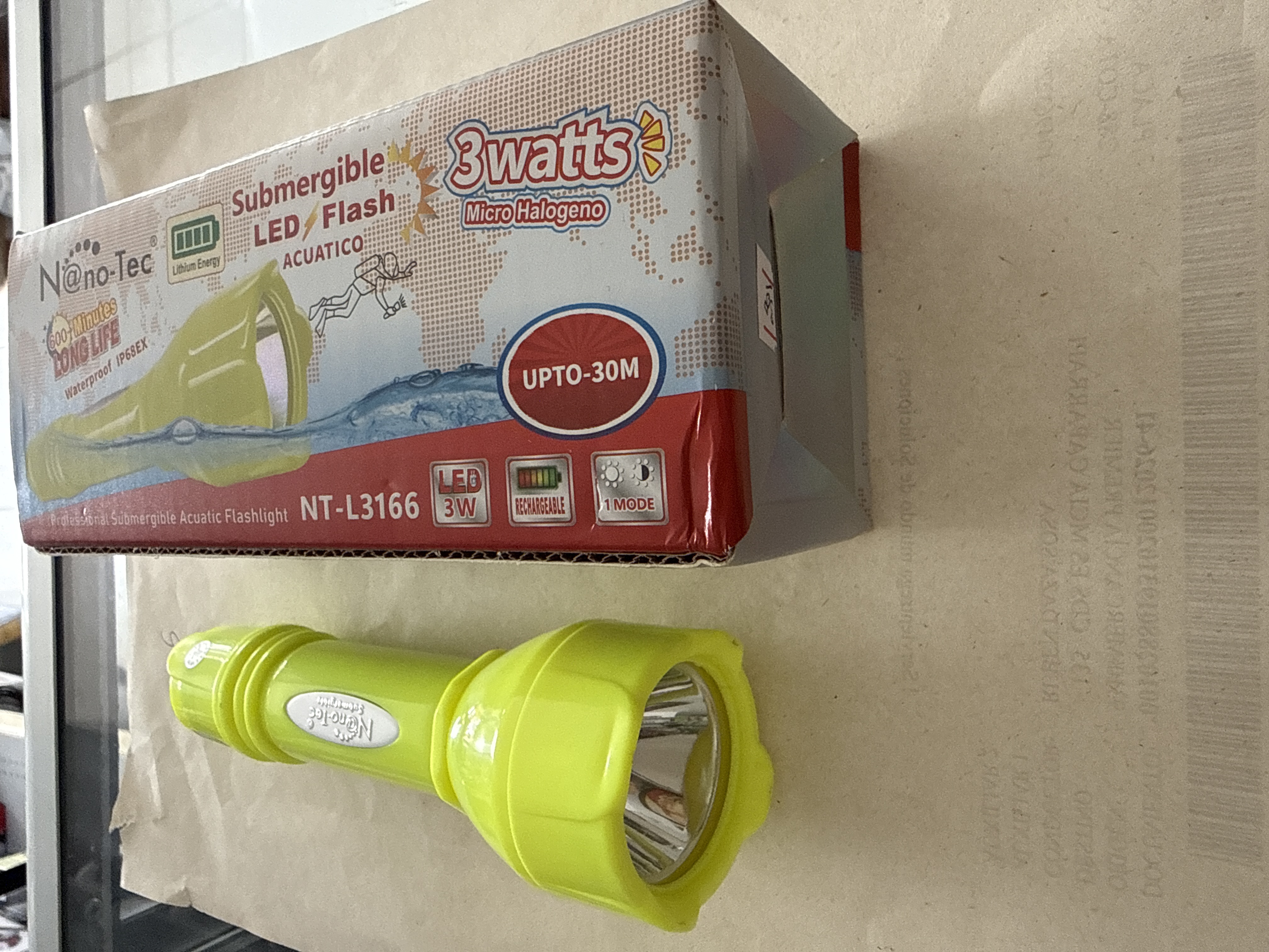 Linterna sumergible Nano-Tec